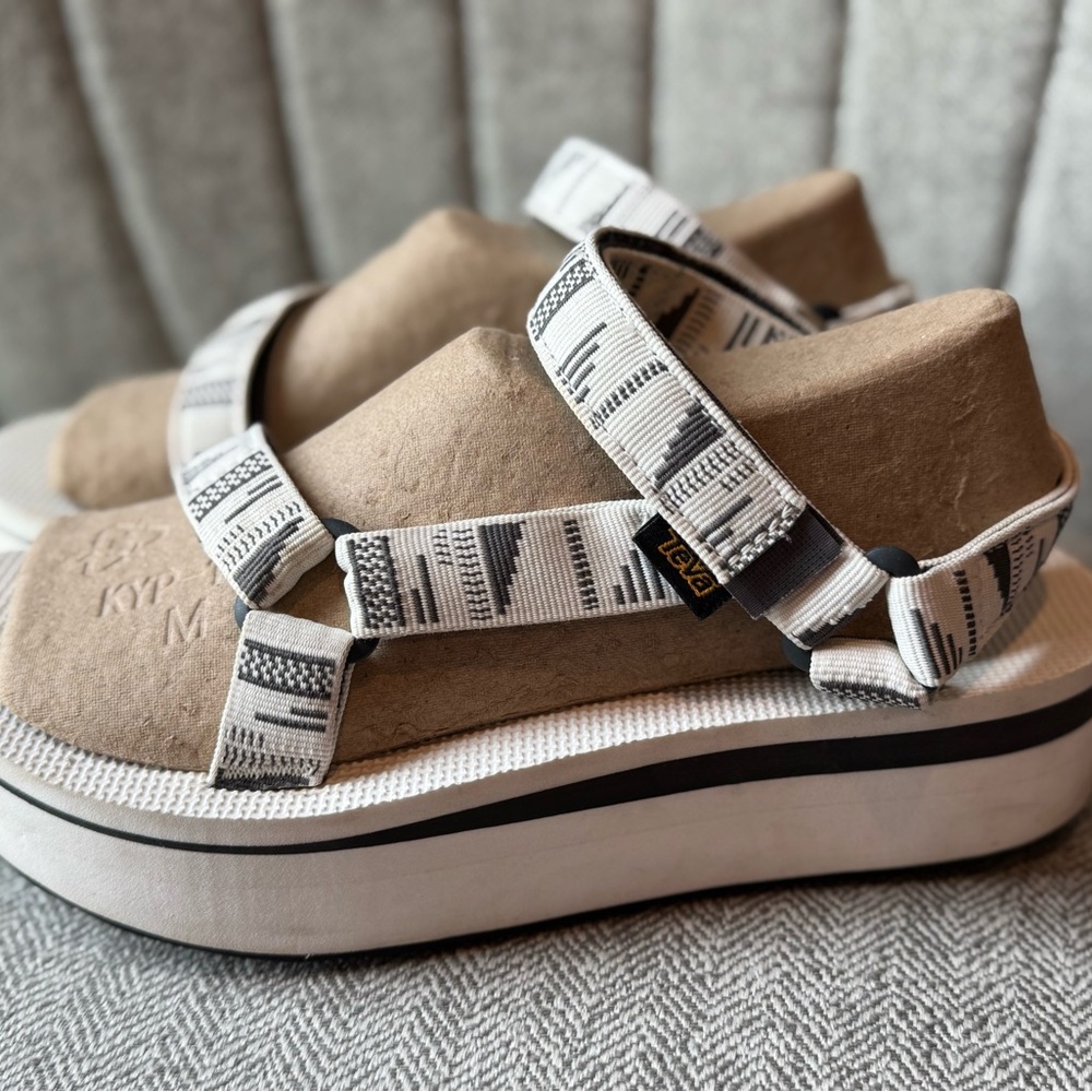 TEVA Universal flat form